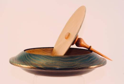 Single-piece lidded and finial bowl